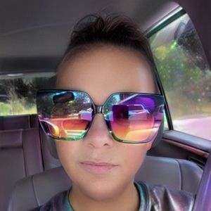 Meet your Posher, April